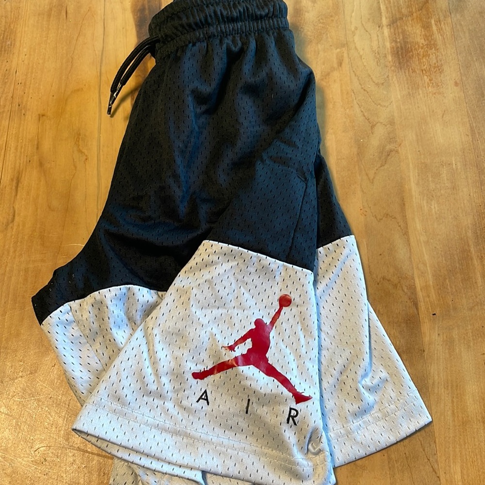 Jordan Air shorts Boys Medium